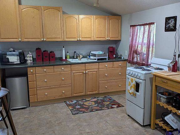 4th image of 802 S Shobert St #A