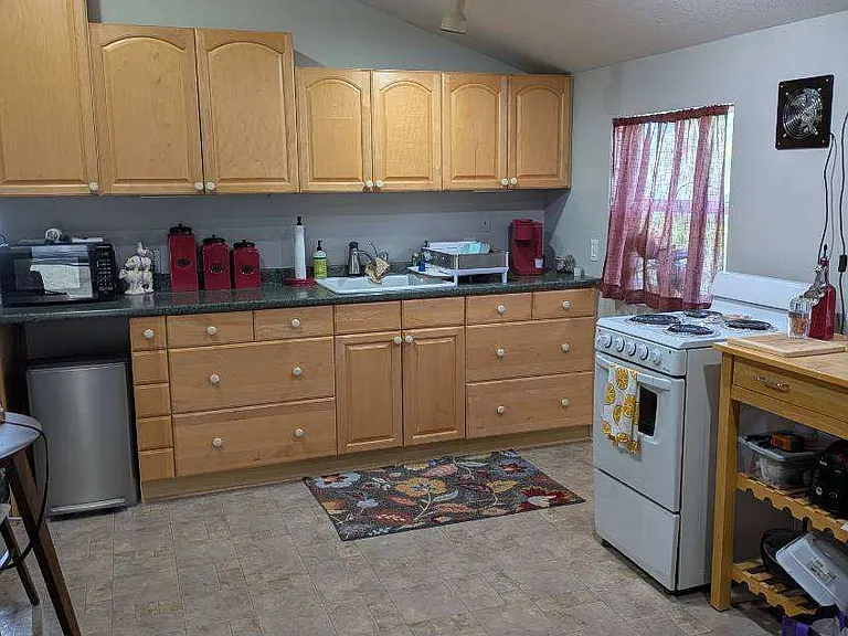 802 S Shobert St #A — Photo 4