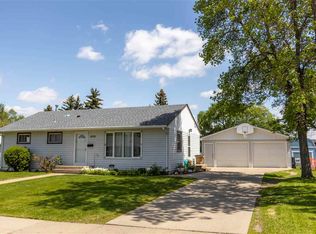 1829 5th St SW, Minot, ND 58701