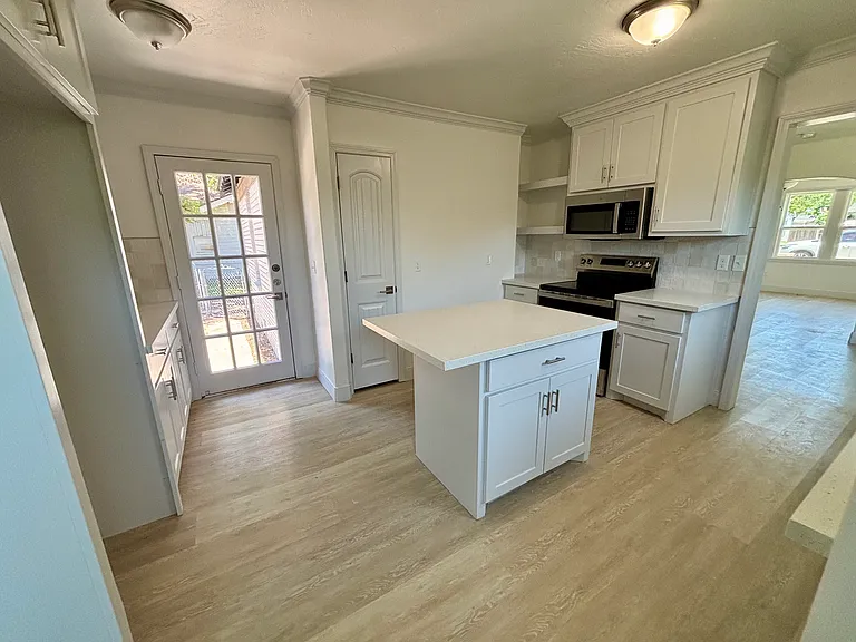 3206 S Tyler St — Photo 4