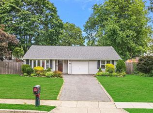 43 Fairlane Dr, Selden, NY 11784