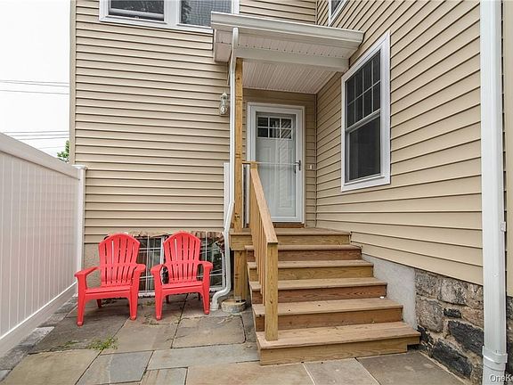 3rd image of 304 Battle Ave Unit A