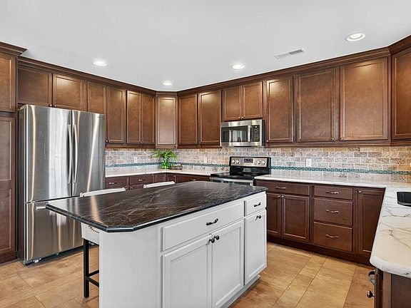 3rd image of 1790 Wellshurst Dr