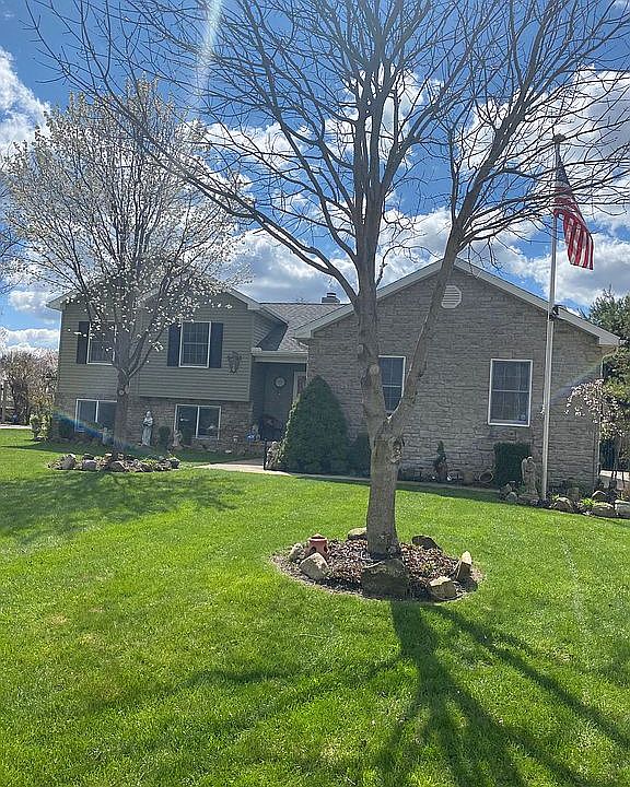 1st image of 600 Golfview Dr