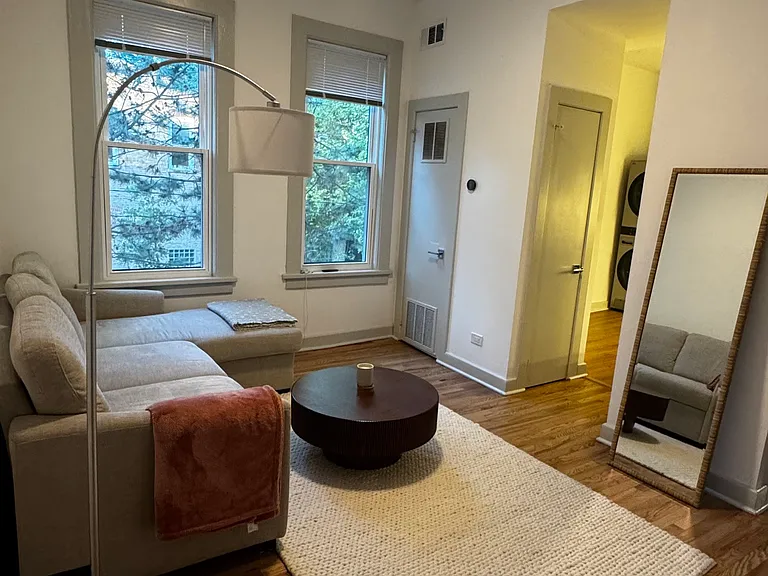 2028 N Oakley Ave #2 — Photo 4