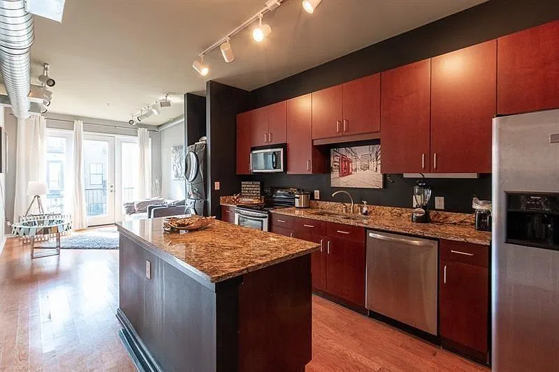 5300 Peachtree Rd — Photo 4