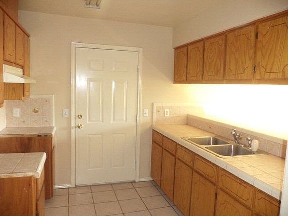 4th image of 804 N Linares St