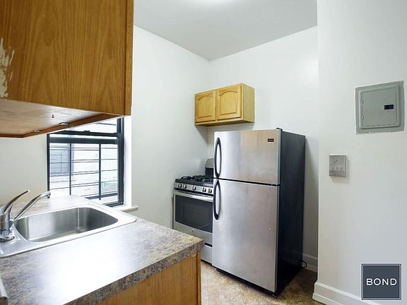 3rd image of 124 Sherman Ave APT 23