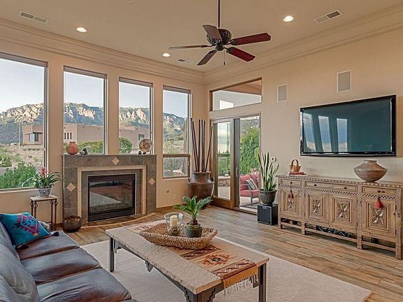 5247 Foothills Trail NE-8