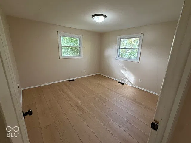 3 bed, 1.0 bath, 1050 sqft, $1,800 — Photo 4