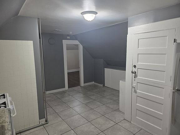 3rd image of 1989 E Main St Floor 3