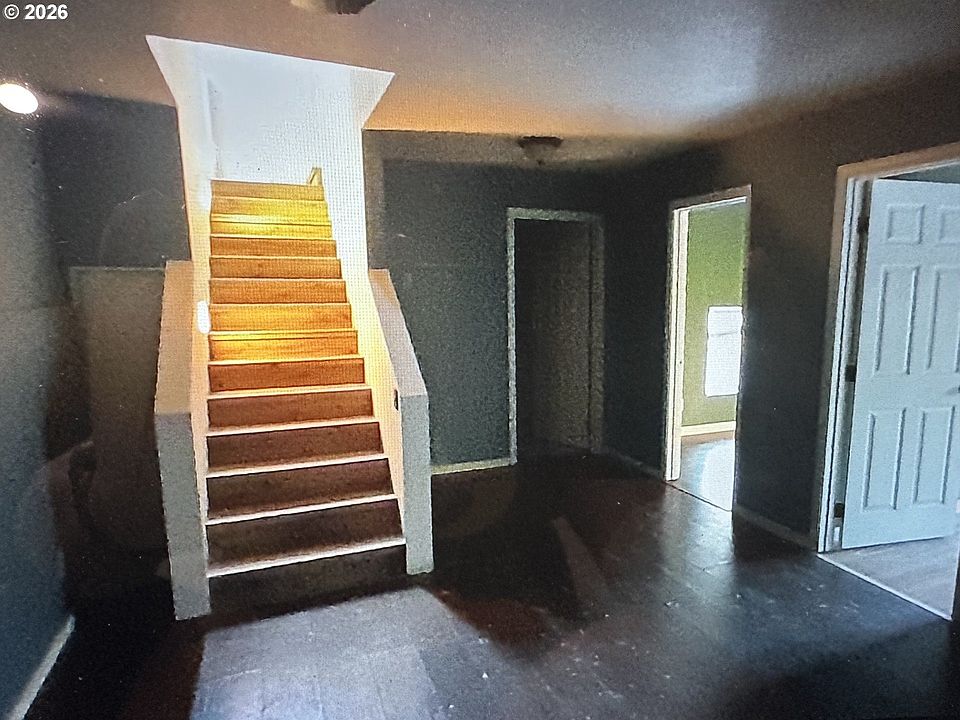 2nd image of 15216 SE Gladstone St