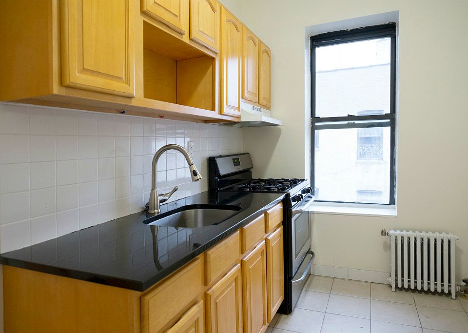2nd image of 192 Huron St APT D5