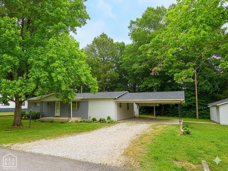 1st image of 409 Academy Dr