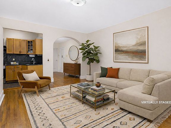 3rd image of 26 W 97th St APT 2C