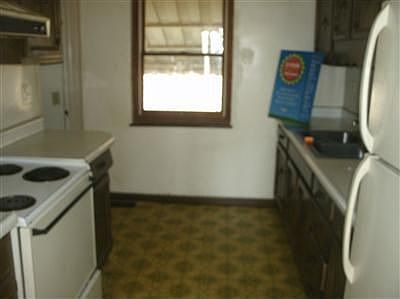 2nd image of 115 Castlewood Ave