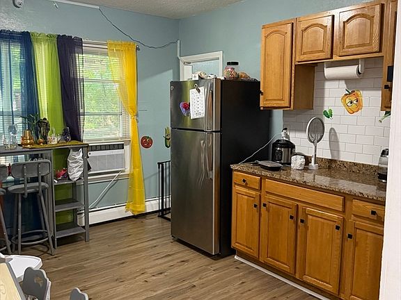 3rd image of 21 Wildwood St