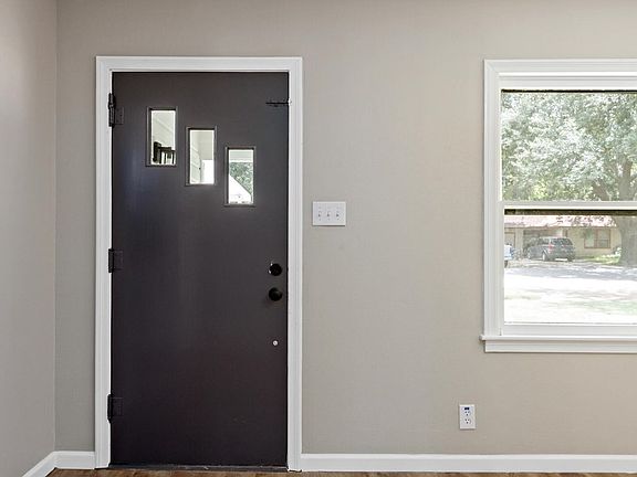 5th image of 4627 Lawndale Ave