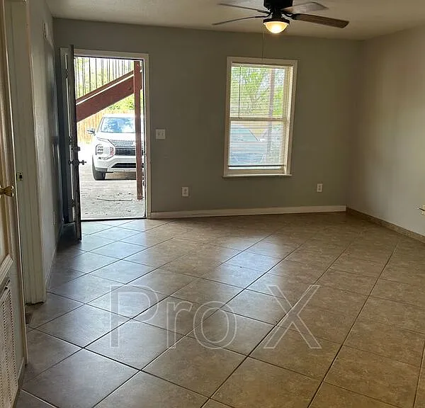 315 Texas Ln #105 — Photo 3