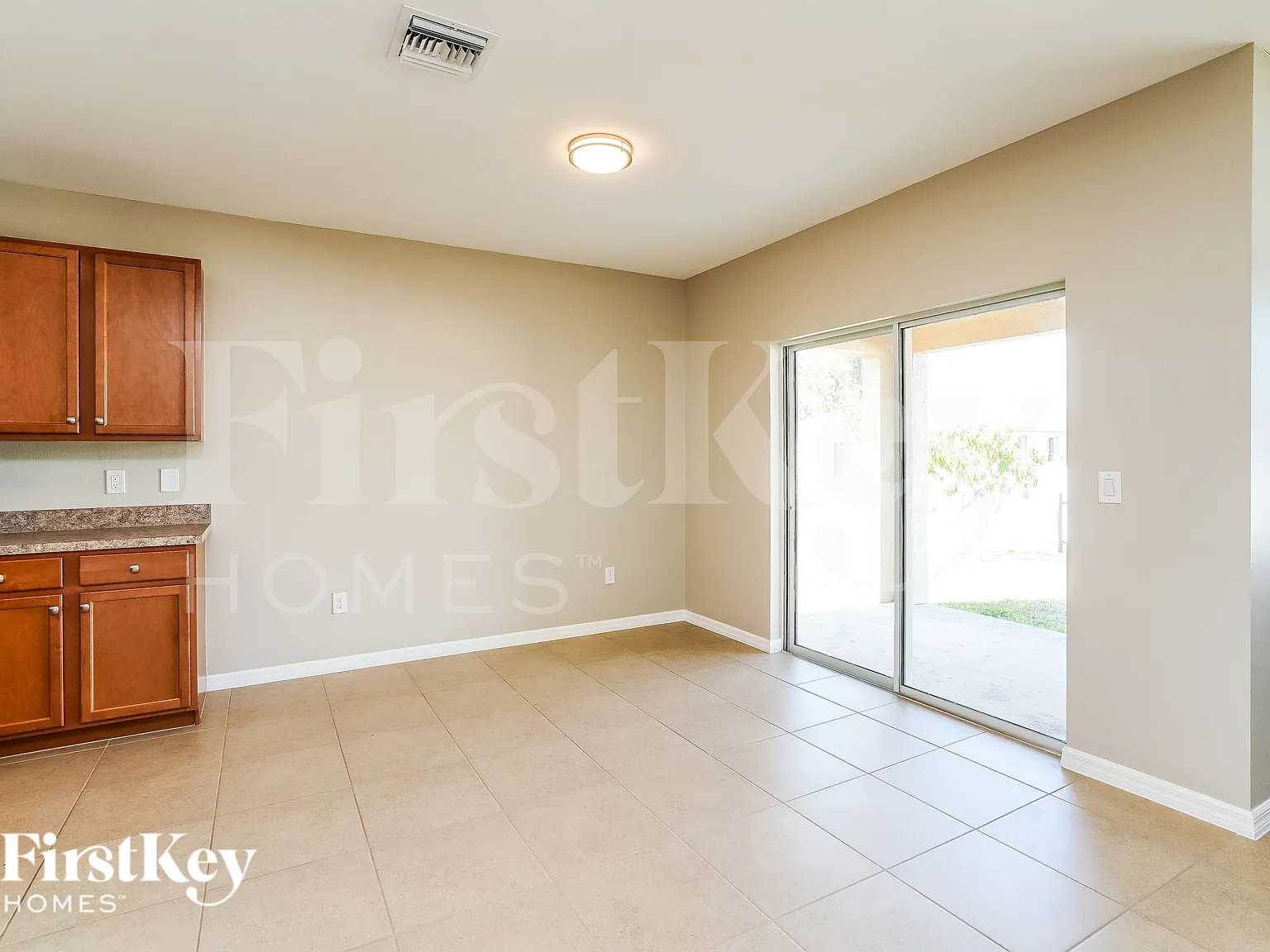 4 bed, 2.0 bath, 1828 sqft, $2,165 — Photo 4