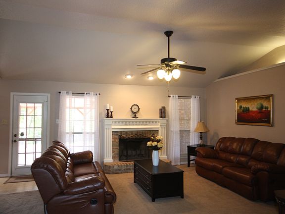 3rd image of 5008 Creekside Dr