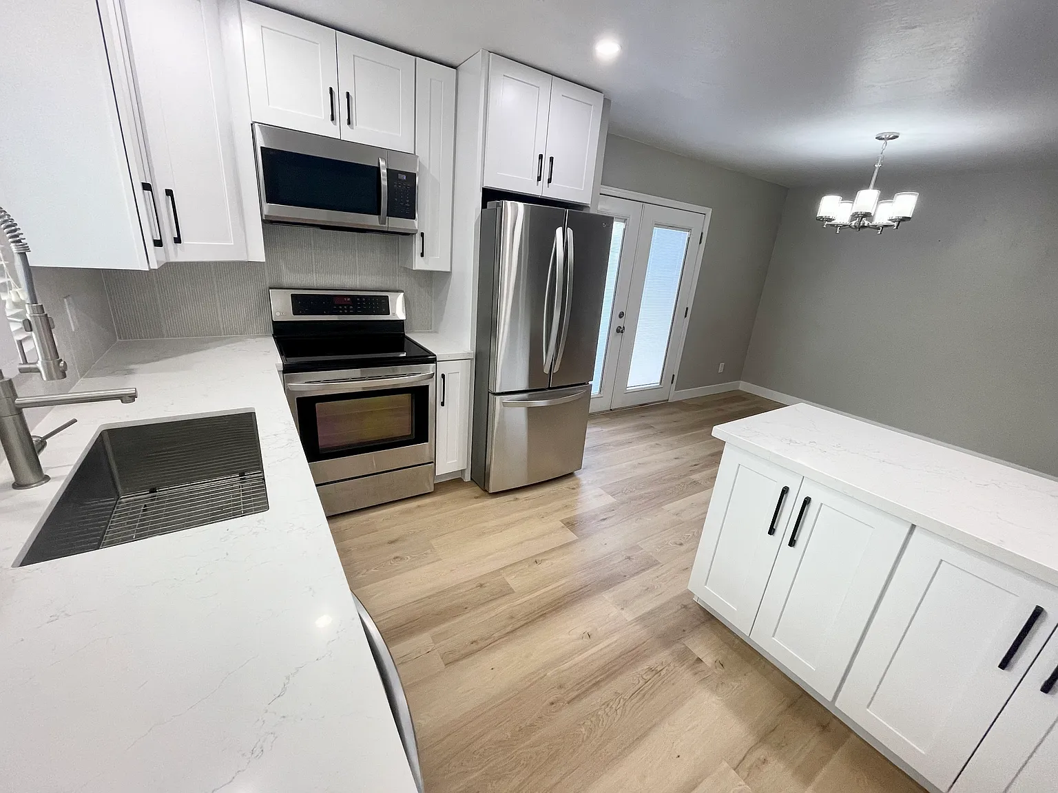 2 bed, 2.5 bath, 1218 sqft, $2,300 — Photo 2
