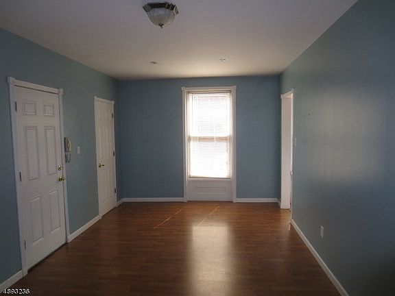 4th image of 450 Bloomfield Ave Unit 1