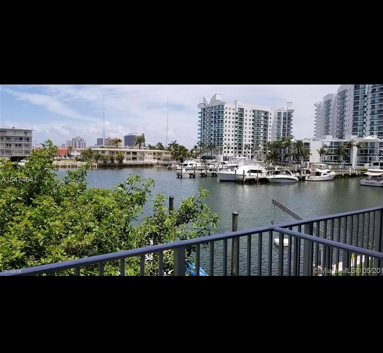 2 bed, 977 sqft, $2,300 — Photo 1