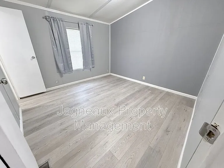 1115 N Crocker St — Photo 11