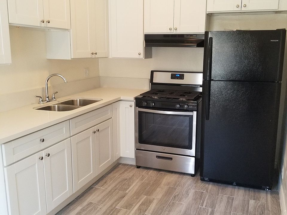 1st image of 840 N Ardmore Ave APT 3
