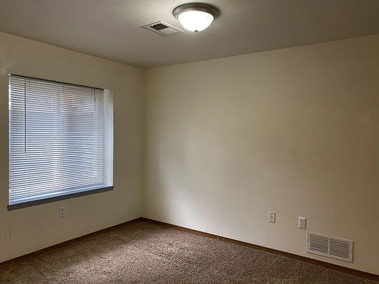 610 S Whitcomb St #B — Photo 30