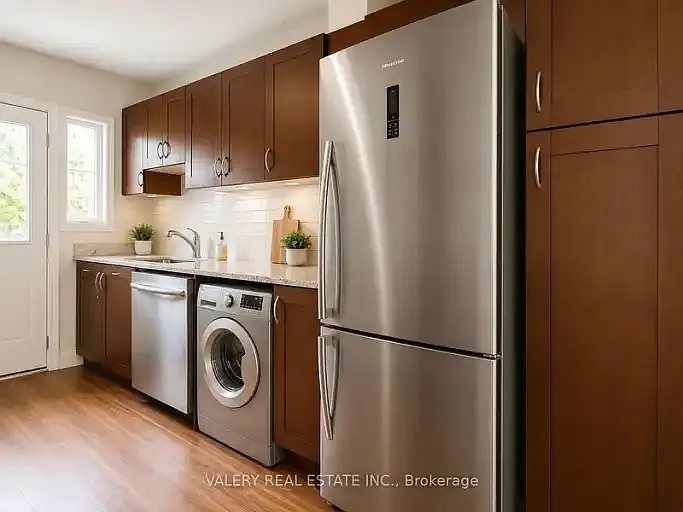 1365 Bayview Ave #1A — Photo 6