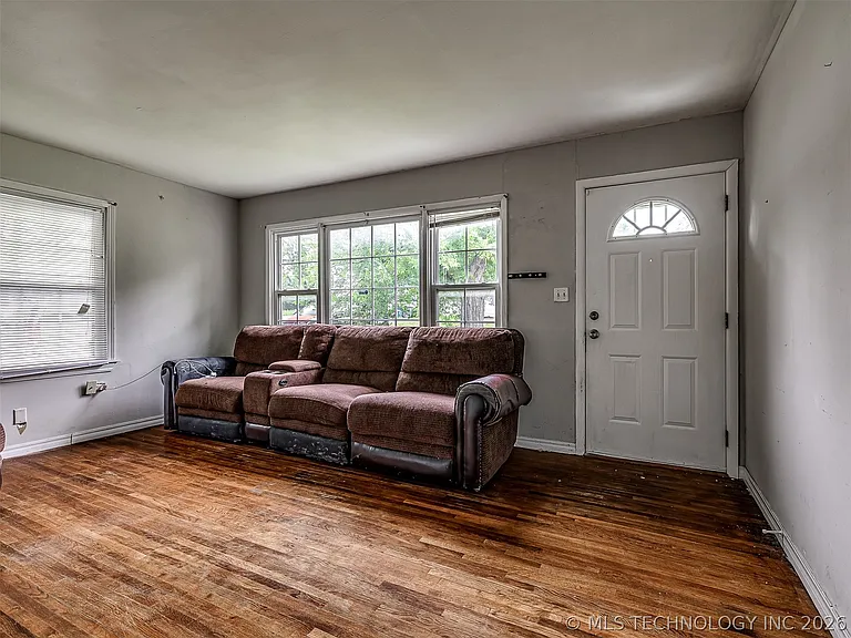 1913 N Florence Pl — Photo 6