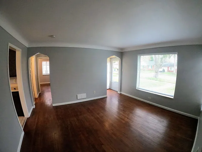 23085 Floral St — Photo 2