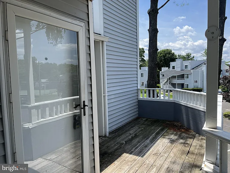 1504 Waldon Ct — Photo 2