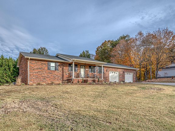 3rd image of 132 Cedar Crest Cir