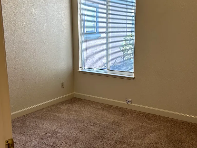 660 Westside Blvd #A — Photo 22