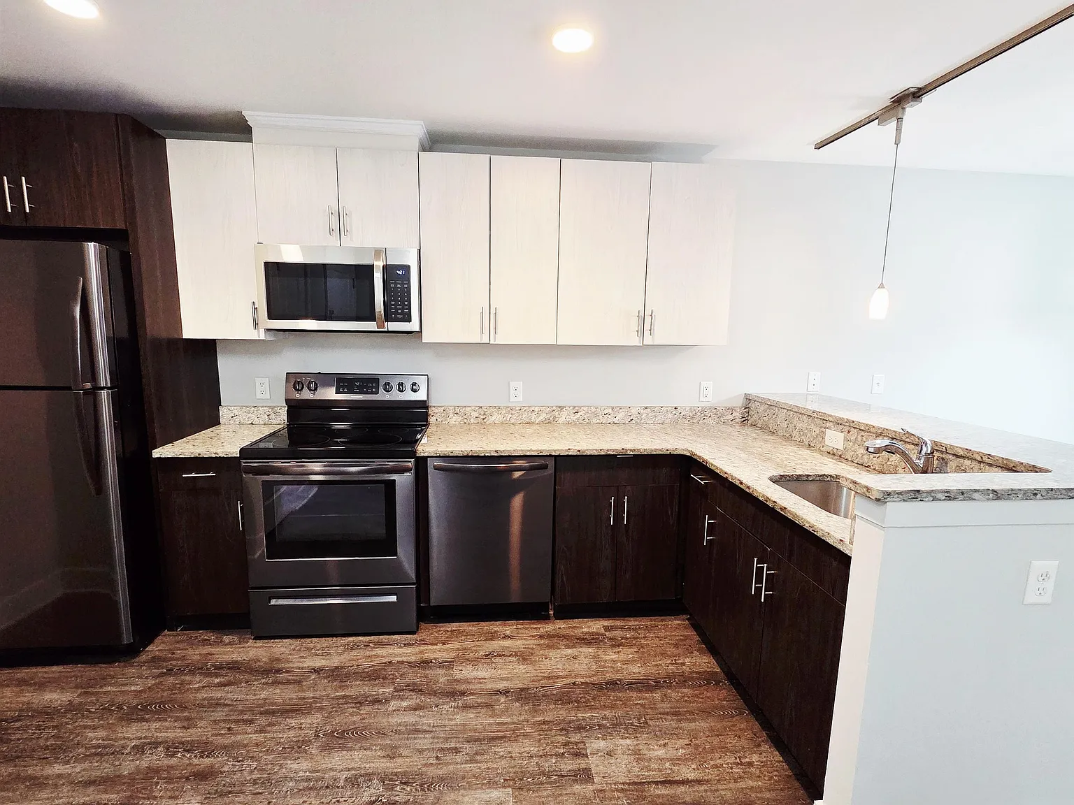 1 bed, 1.0 bath, 750 sqft, $2,400 — Photo 4
