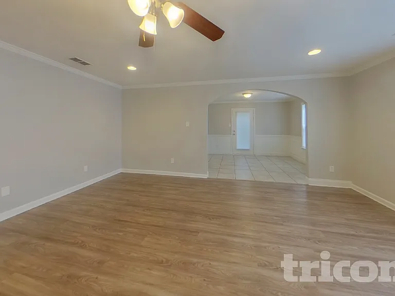 451 Presidents Ct — Photo 2
