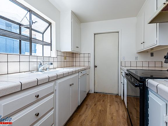4th image of 3933 Teale Ave