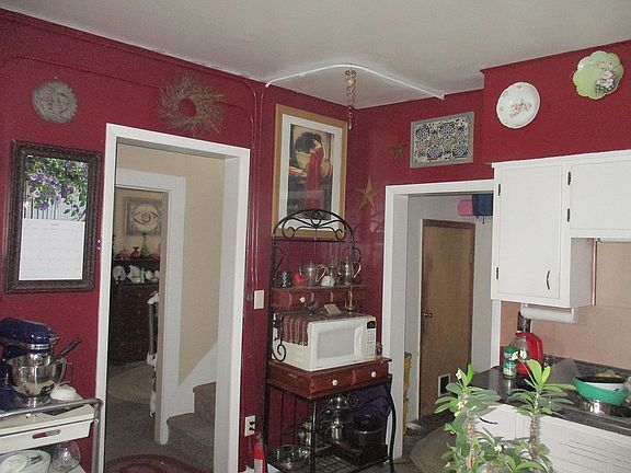 Kitchen to Laundry & Dinning