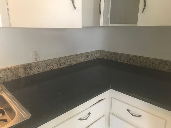Black granite countertops 