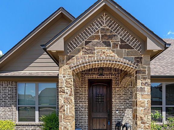 5th image of 132 Saddle Brook Cir