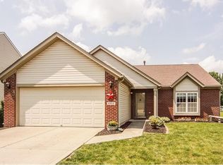 6253 Canterbury Dr, Zionsville, IN 46077