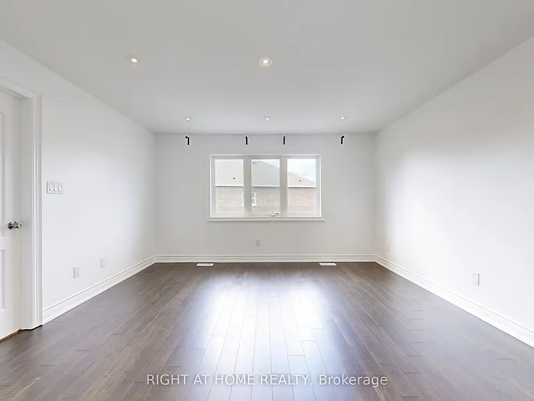 31 Lady Evelyn Cres — Photo 27