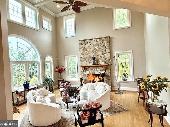 4th image of 104 Indian Springs Rd