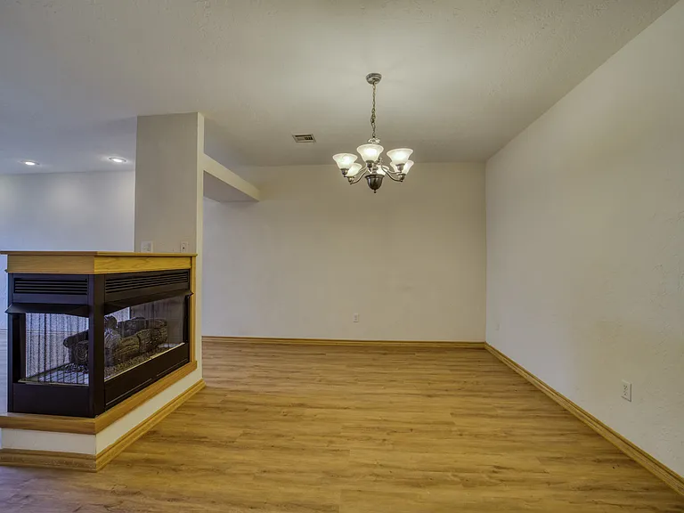 2904 NE 9th St — Photo 4