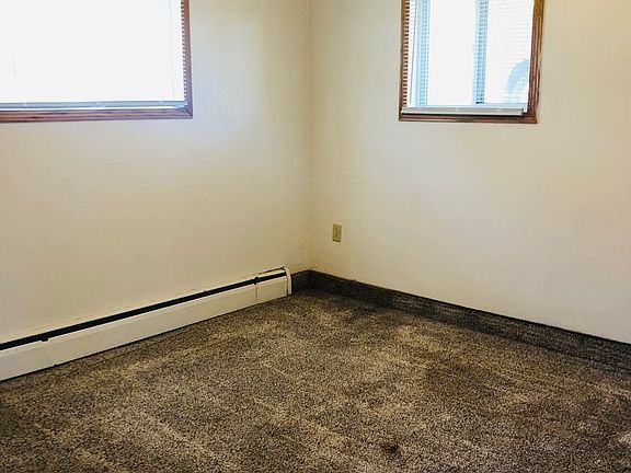 4th image of 605 4th St NE APT 3