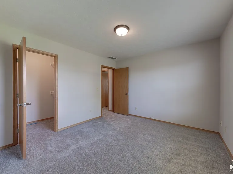 513 N Bristol Ct — Photo 26