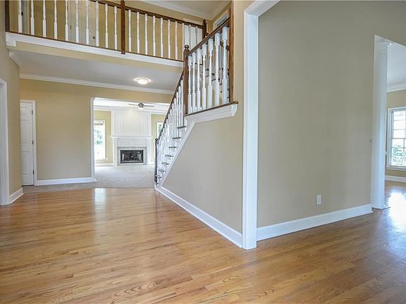 4th image of 115 White River Ct